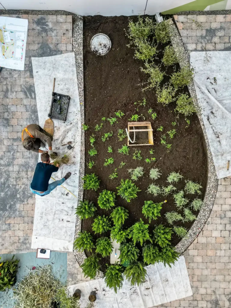 giardiniere paesaggista all'opera a lugano